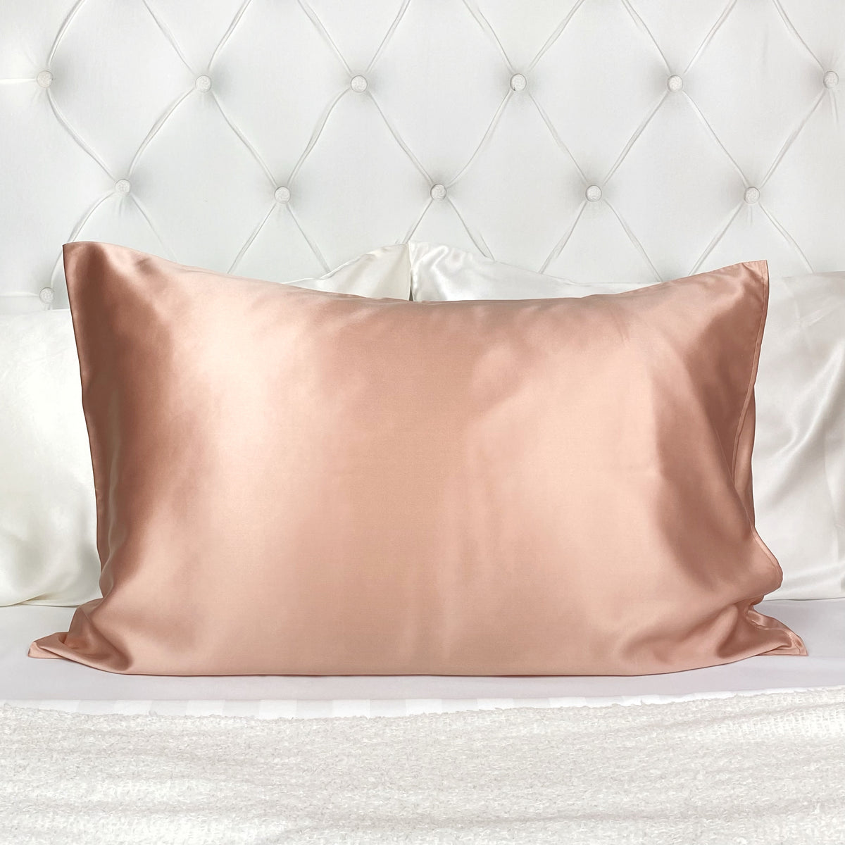 Beauty Benefits of Sleeping on a Silk Pillowcase for Skin and Hair